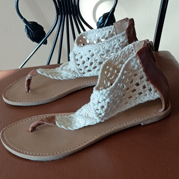 Women's Cream Crochet Thong Sandals, Sz 6 US - Picture 2 of 8